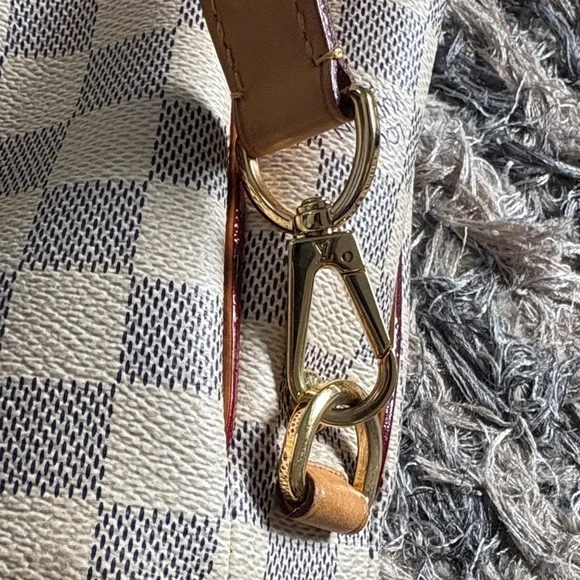 Louis Vuitton Classic Checkered Versatile Bag, Damier Canvas - Picture 11 of 14